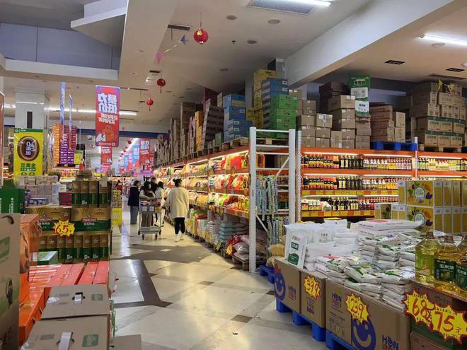 局零售：三线+量贩零食店凯时尊龙最新网站经销商入(图2)