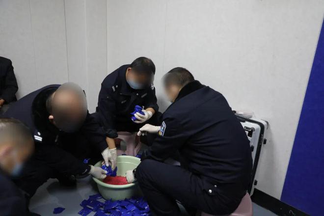 曲靖破获一起特大贩卖毒品案尊龙凯时网3447kg！(图5)