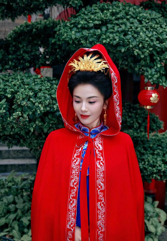晒美照美的惊艳刘涛在福建地位高的惊人尊龙人生就是博刘涛扮湄洲女梳妈祖髻(图3)